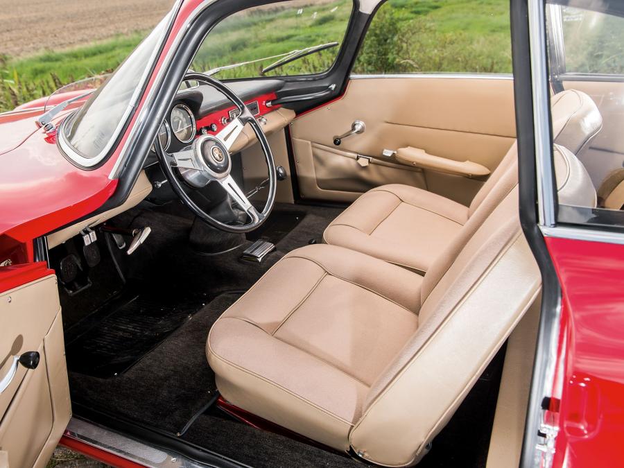 Интерьер Alfa Romeo Giulia 1600 Sprint Speciale (101) 1963 года  (фото 13 из 32)
